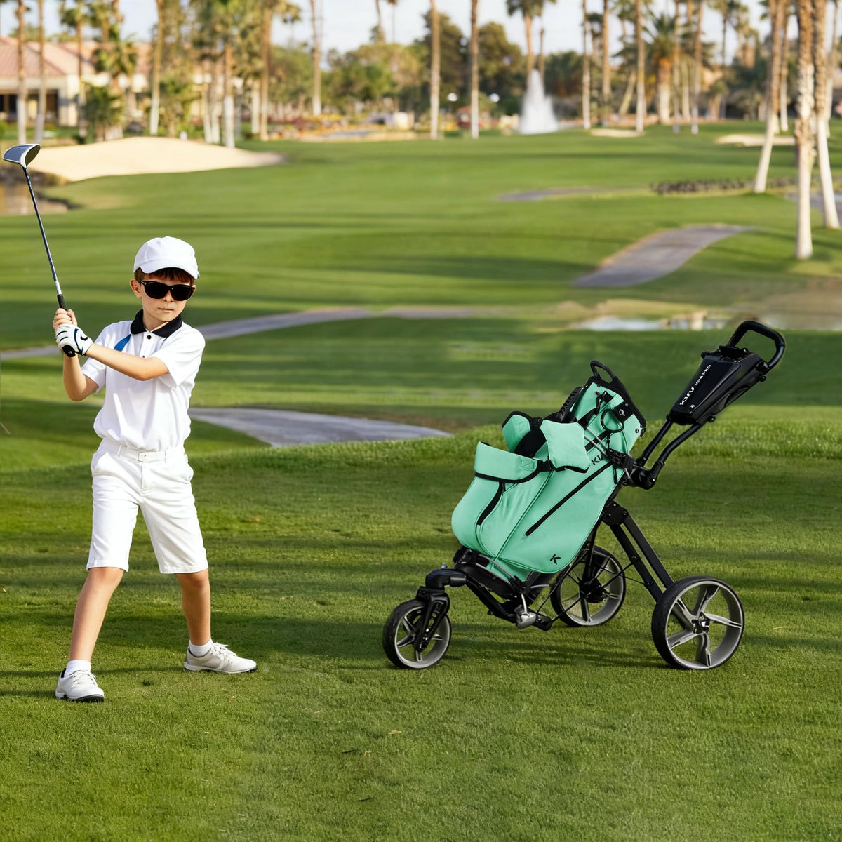 KVV Junior Golf Bag ergonomic handle enables quick grip and balance