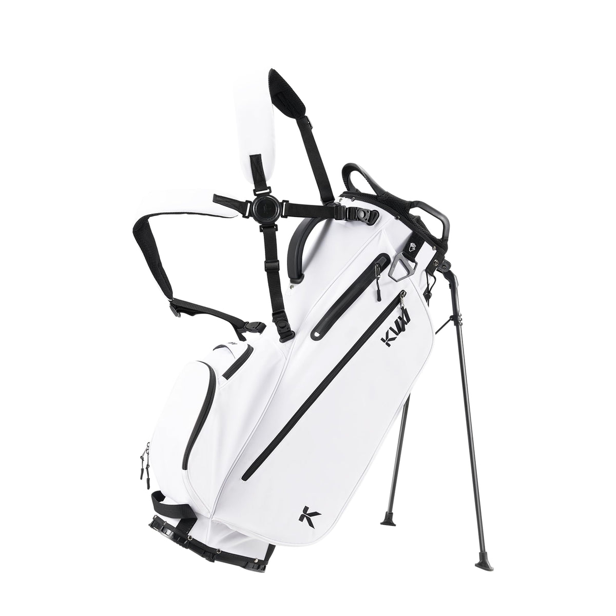 KVV anti-slip legs stabilize the bag on varied terrain.