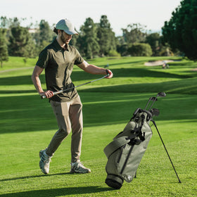 KVV lightweight design makes carrying effortless on busy course days.