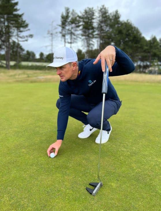 Lamkin GRIP GY/BL 58 putter grip in hand highlights comfortable Sink Fit style for a stable grip.