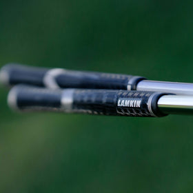 Lamkin Fingerprint Technology closeup aligns with hand texture for improved feel