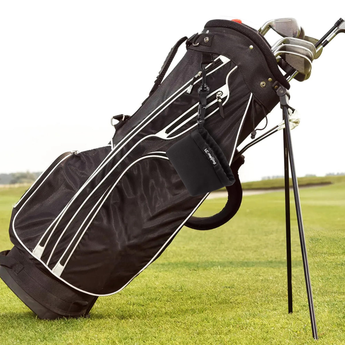 LC-meijing cleaning bag in action on the course for on-the-go cleaning