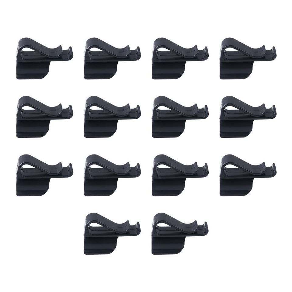 Leadigol golf putter clip attached to bag for quick access during rounds.