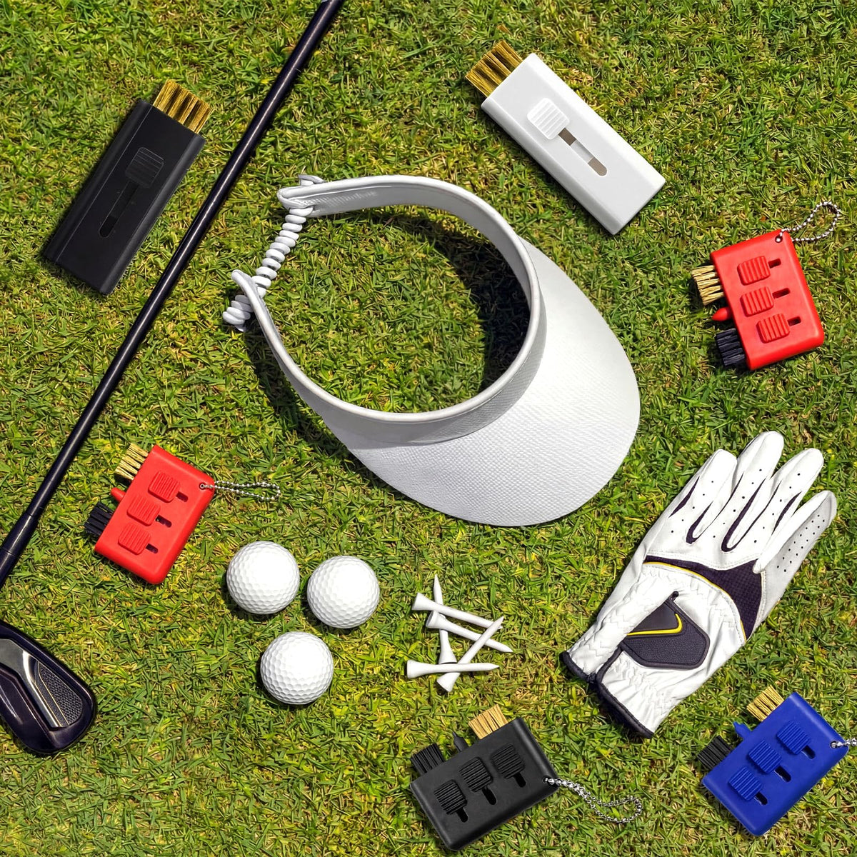 LemonRoad portable cleaning set lets you freshen clubs between holes.