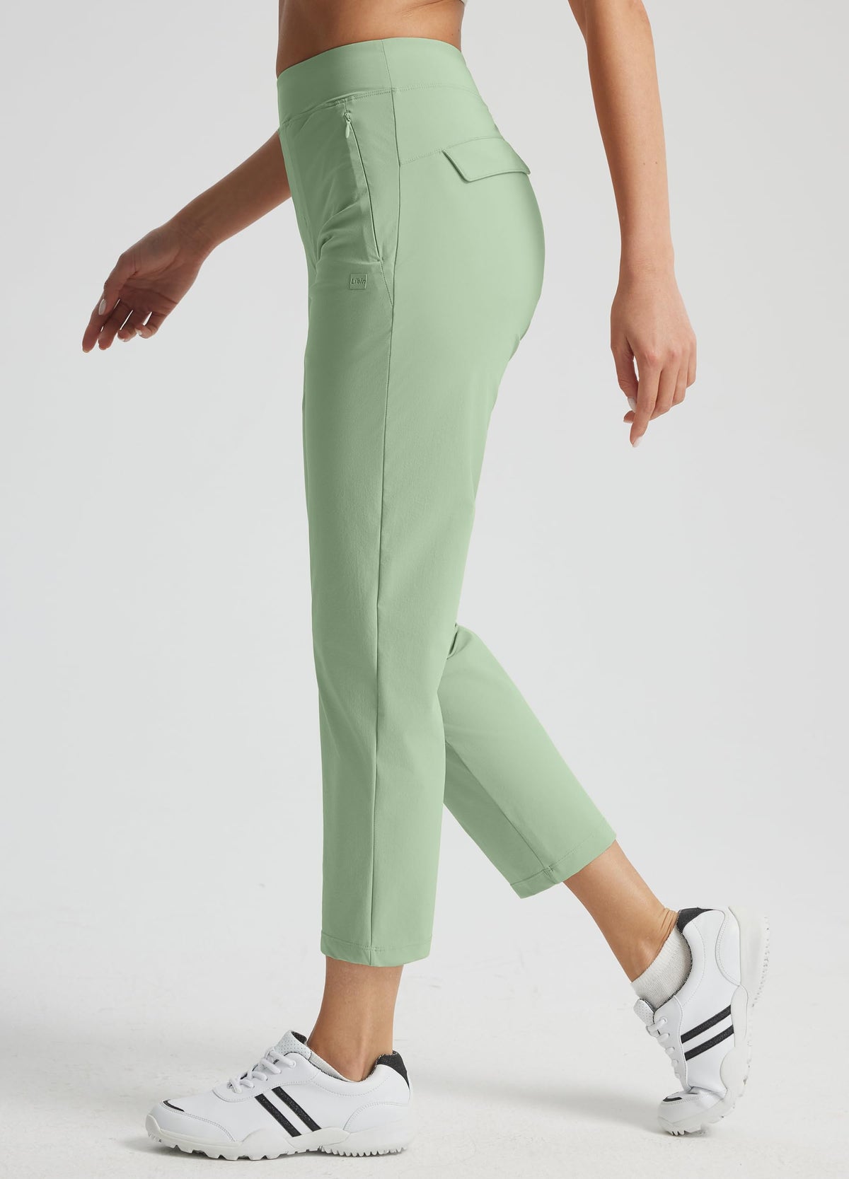Libin golf pants offer two back pockets for extra storage.