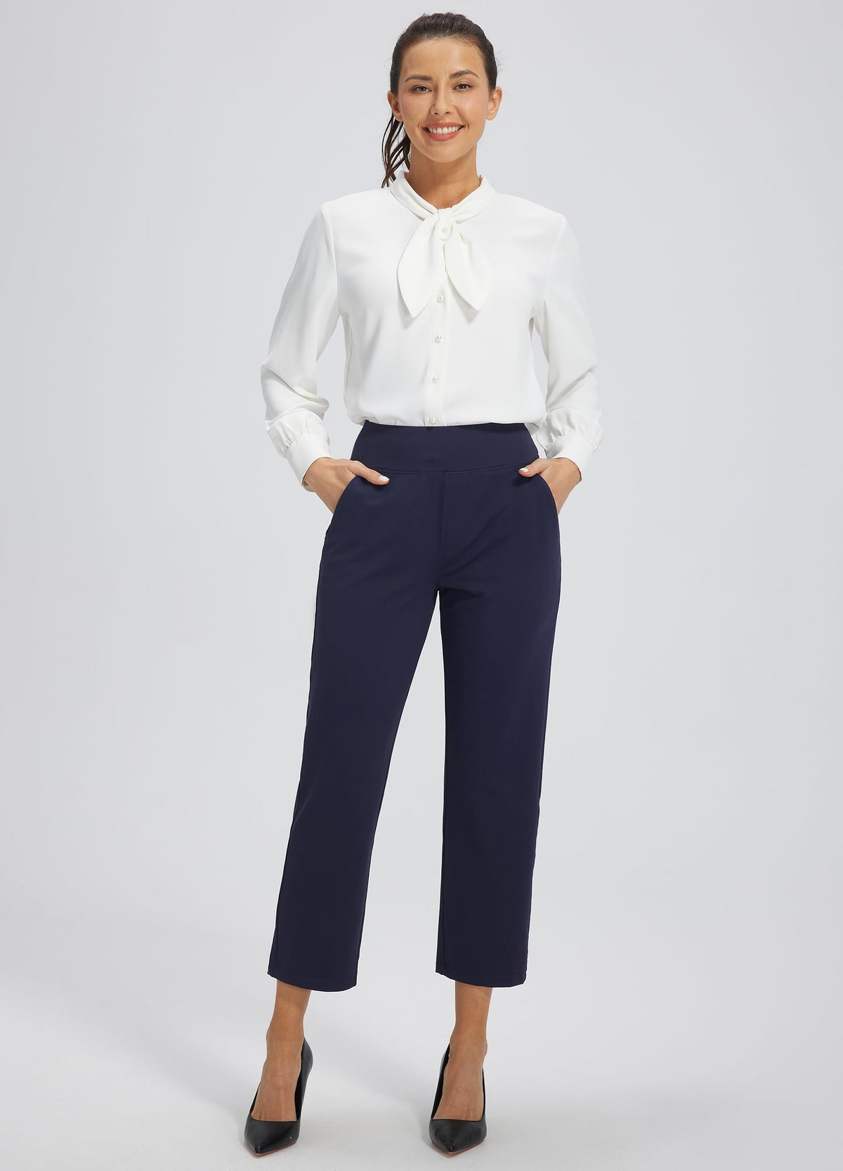 Libin pocket-detail highlighting deep hand pockets and rear zipper.