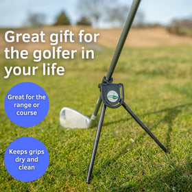 Links Caddie golf bag accessory keeps clubs clean and accessible.