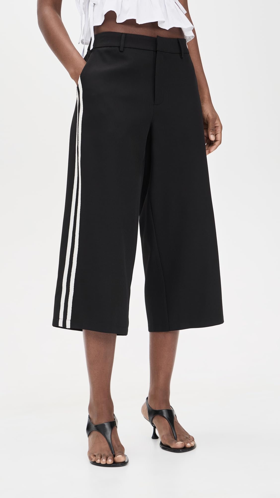 Lioness Genesis Pants Noir rise and fit support everyday comfort.