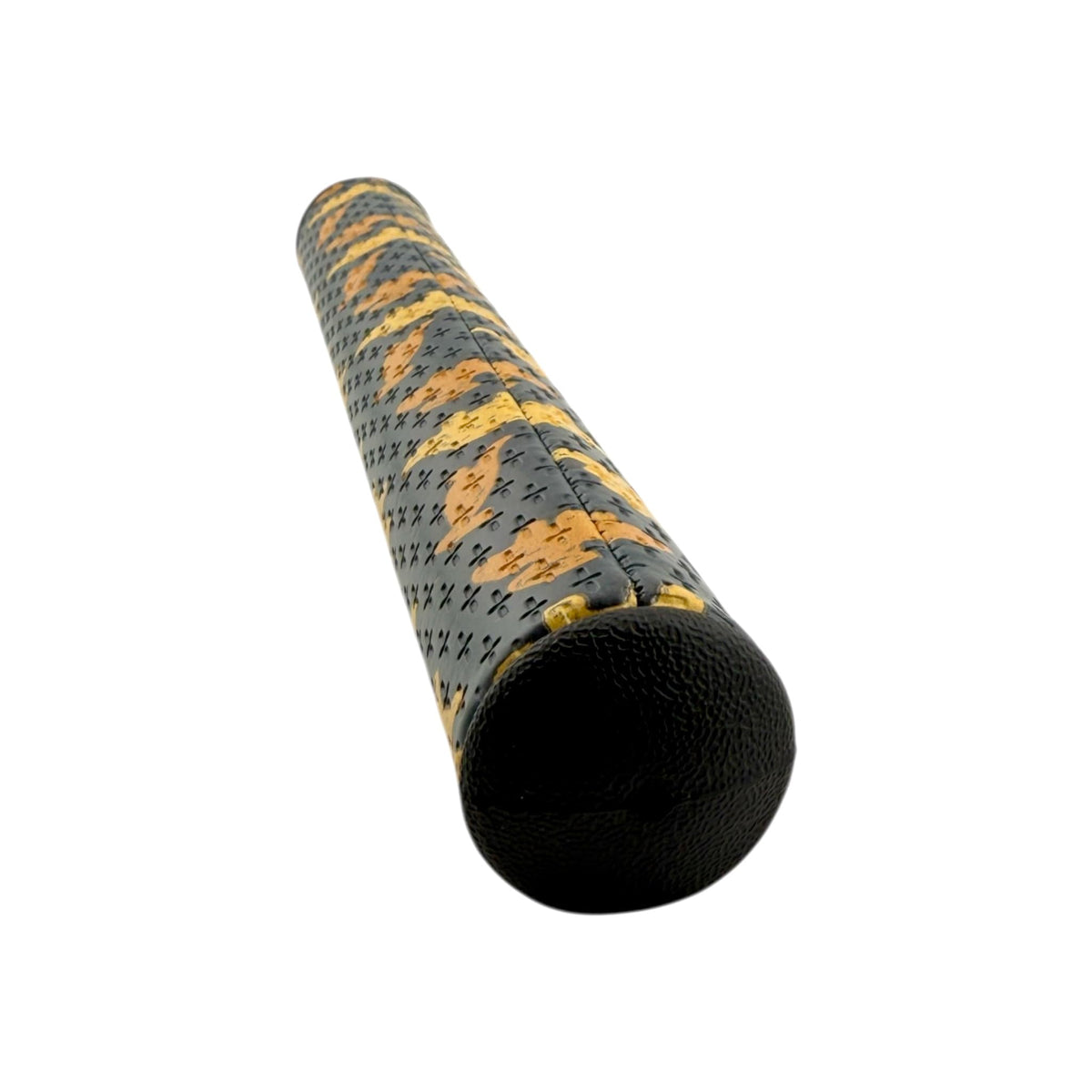 Premium PU texture on Logie Joe’s grip delivers comfort on greens.