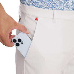 M MAELREG pants use water-resistant fabric to handle damp mornings on the course.