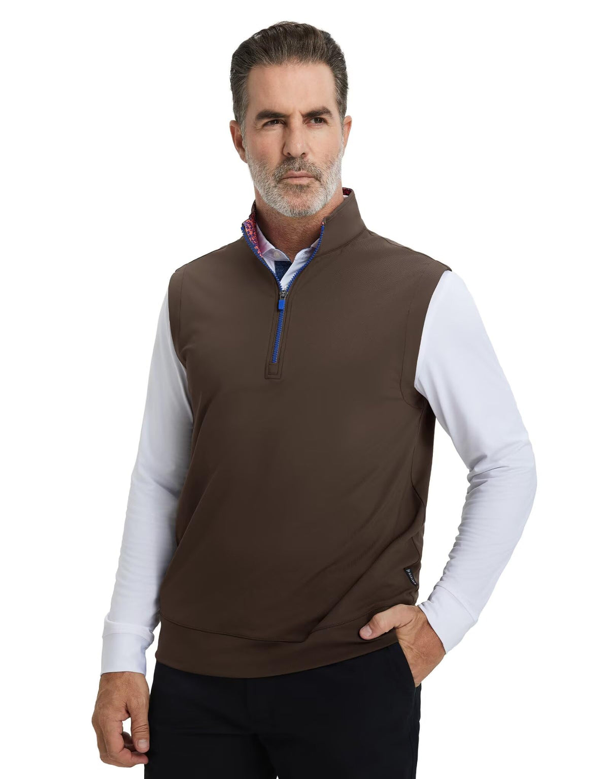 M MAELREG windproof flap adds protection against gusts while staying stylish.