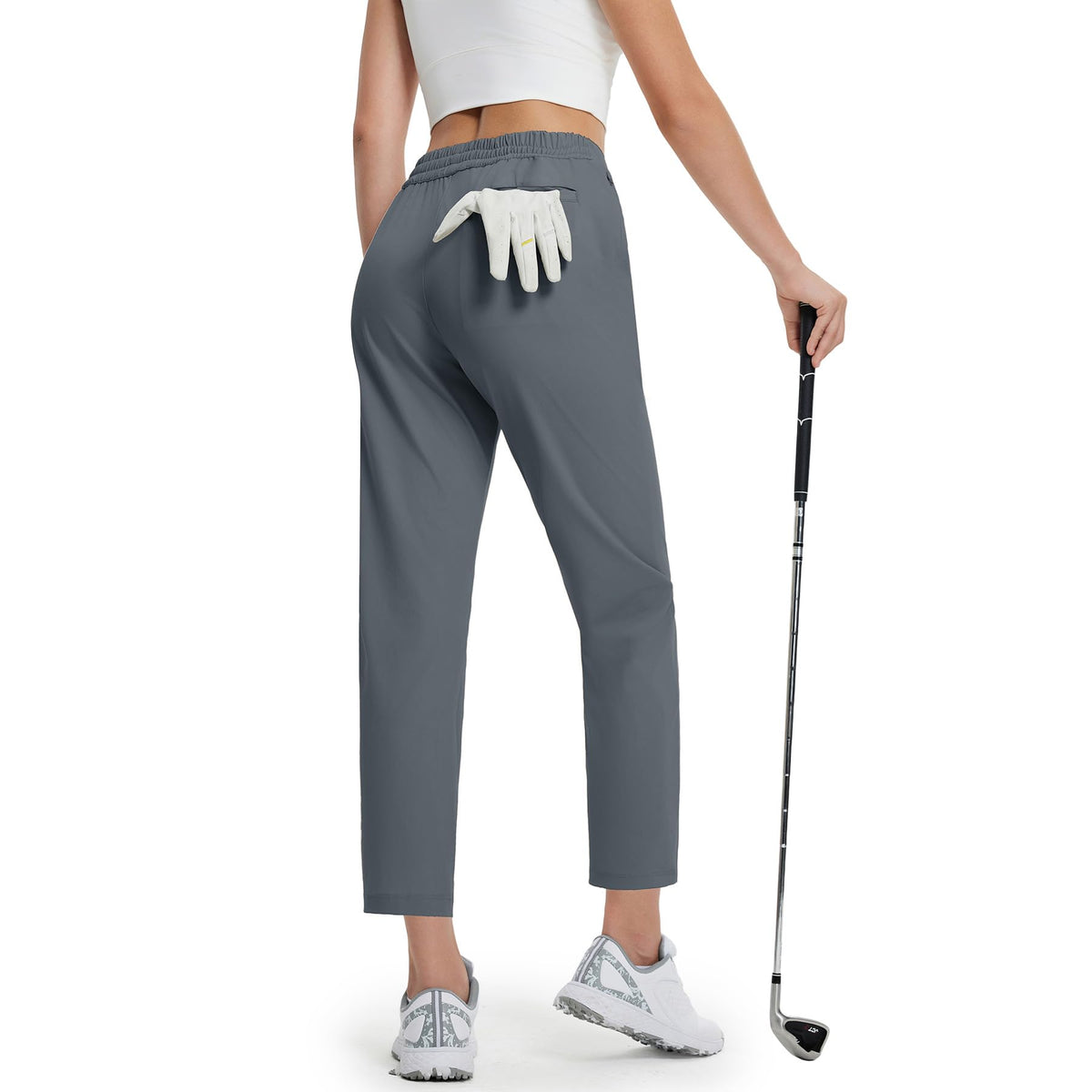 Maelreg golf pants featuring a deep back pocket for quick access