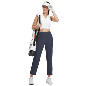 M MAELREG pockets securely hold essentials during daily activities.