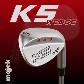 Majek lob wedge right-handed setup image highlights comfortable grip and stance.