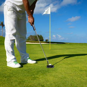 MAZEL Tour GS5 rubber grip enhances comfort and control on every putt.