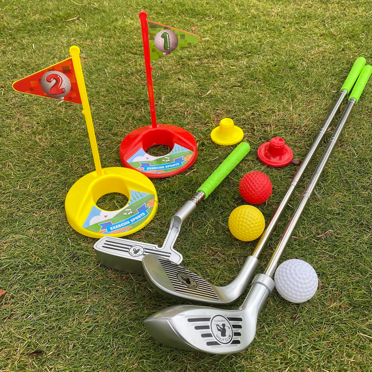 MIDOCCHIO golf toys 2-flagpoles support quick backyard setups.