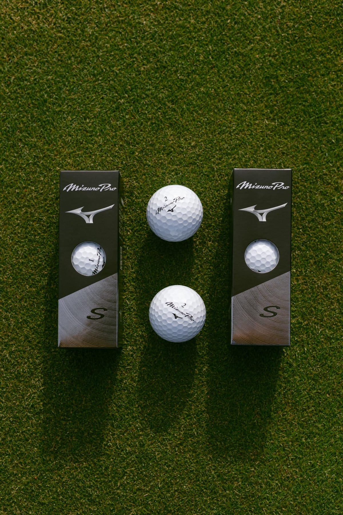 Mizuno Pro S golf ball highlighting soft feel and increased speed on impact.