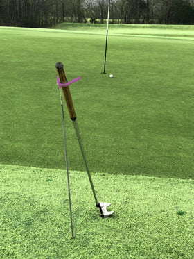 Lightweight design of the V-Stick stand to ease carrying during rounds.