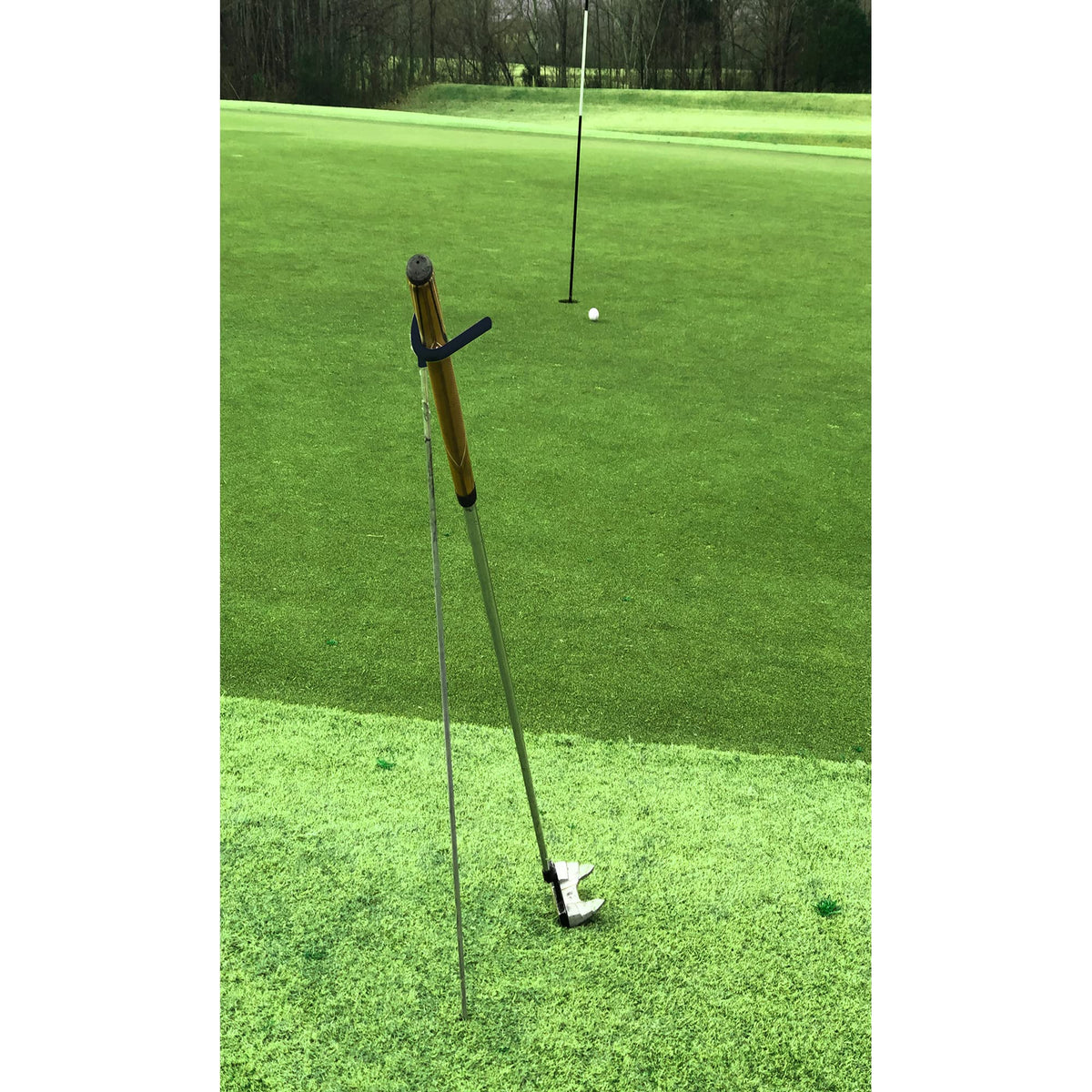 Mobile Pro Shop V-Stick is lightweight at 8.8 oz for easy carrying on the course.