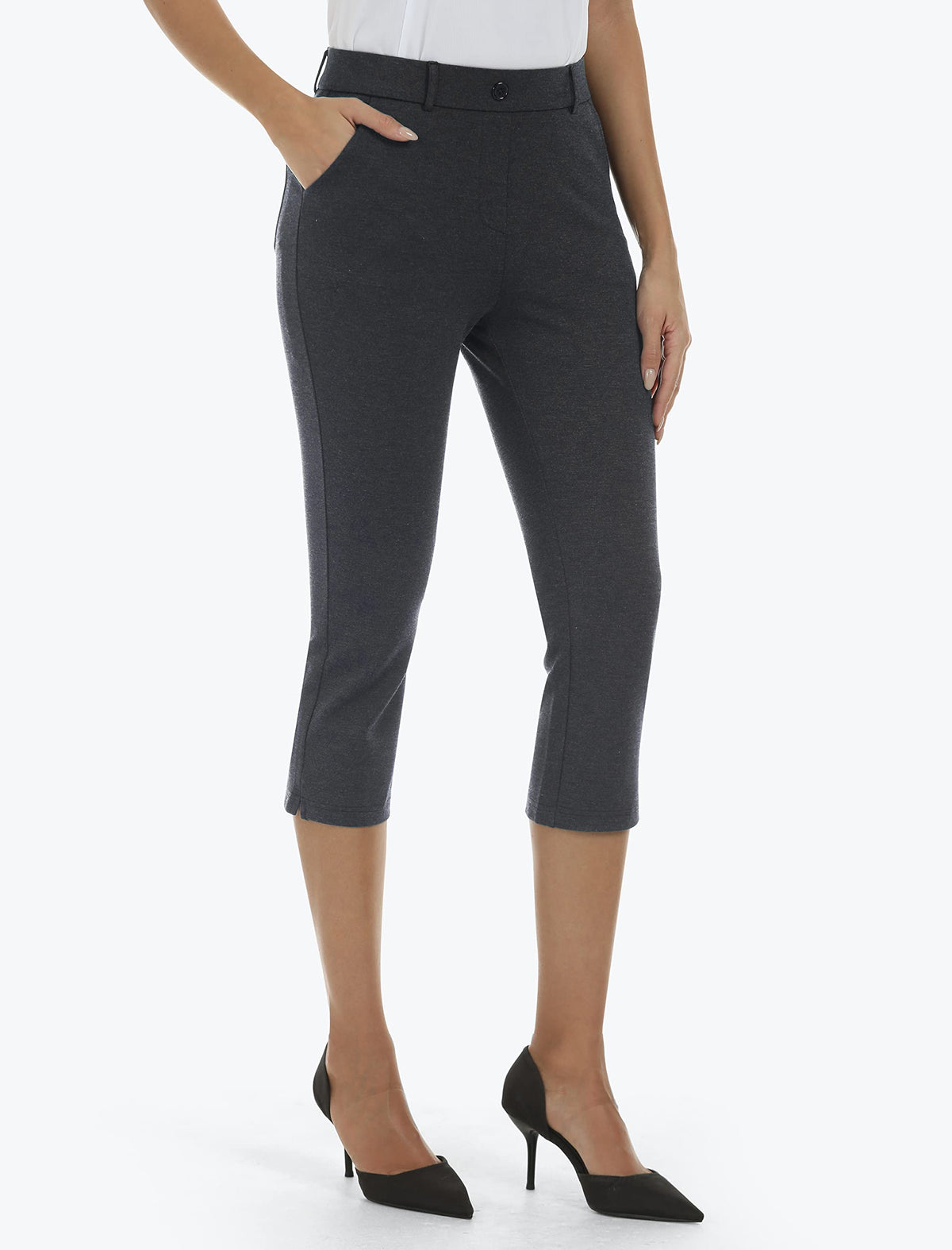 MoFiz Capri golf pants back pocket for secure, convenient storage.