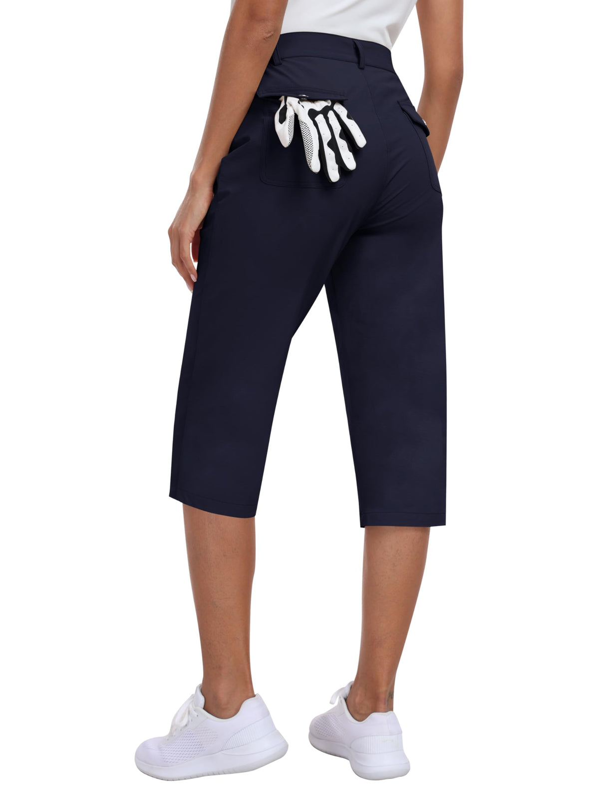 MoFiz capri pants with pockets, secure front pockets for phones during outdoor activity.