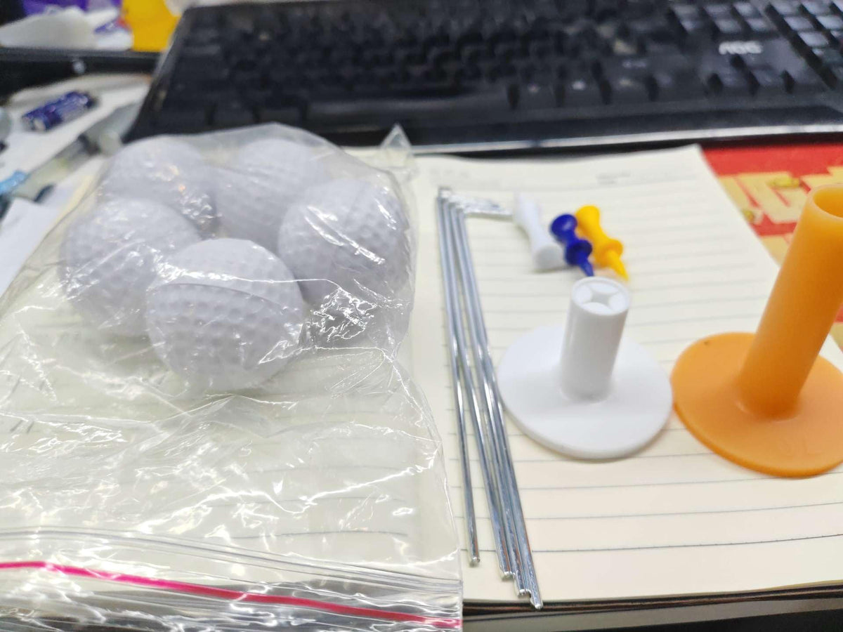 MoKo 5 golf practice balls with holders and pegs for easy at-home training.