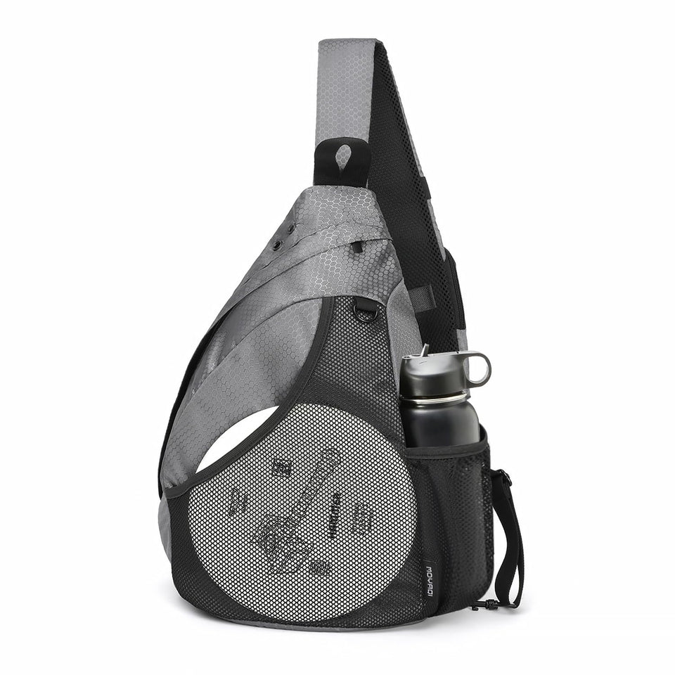 MYQ MOYAQI disc golf bag overview with compact main compartment for easy rounds.