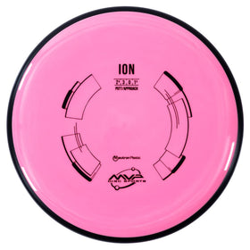 Close-up of Ion flight stats: speed 2.5, glide 3, ideal for accurate short-range putts.