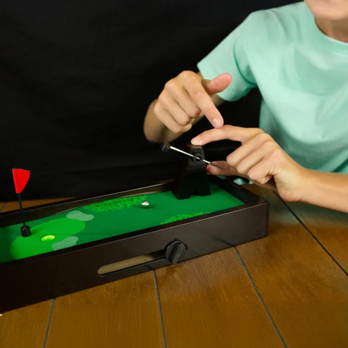 New Entertainment Desktop Golf includes ball, putter, green, and flag for complete setup