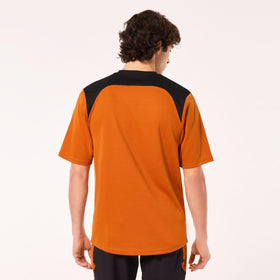 Oakley Free Ride 4-way stretch material for freedom of movement
