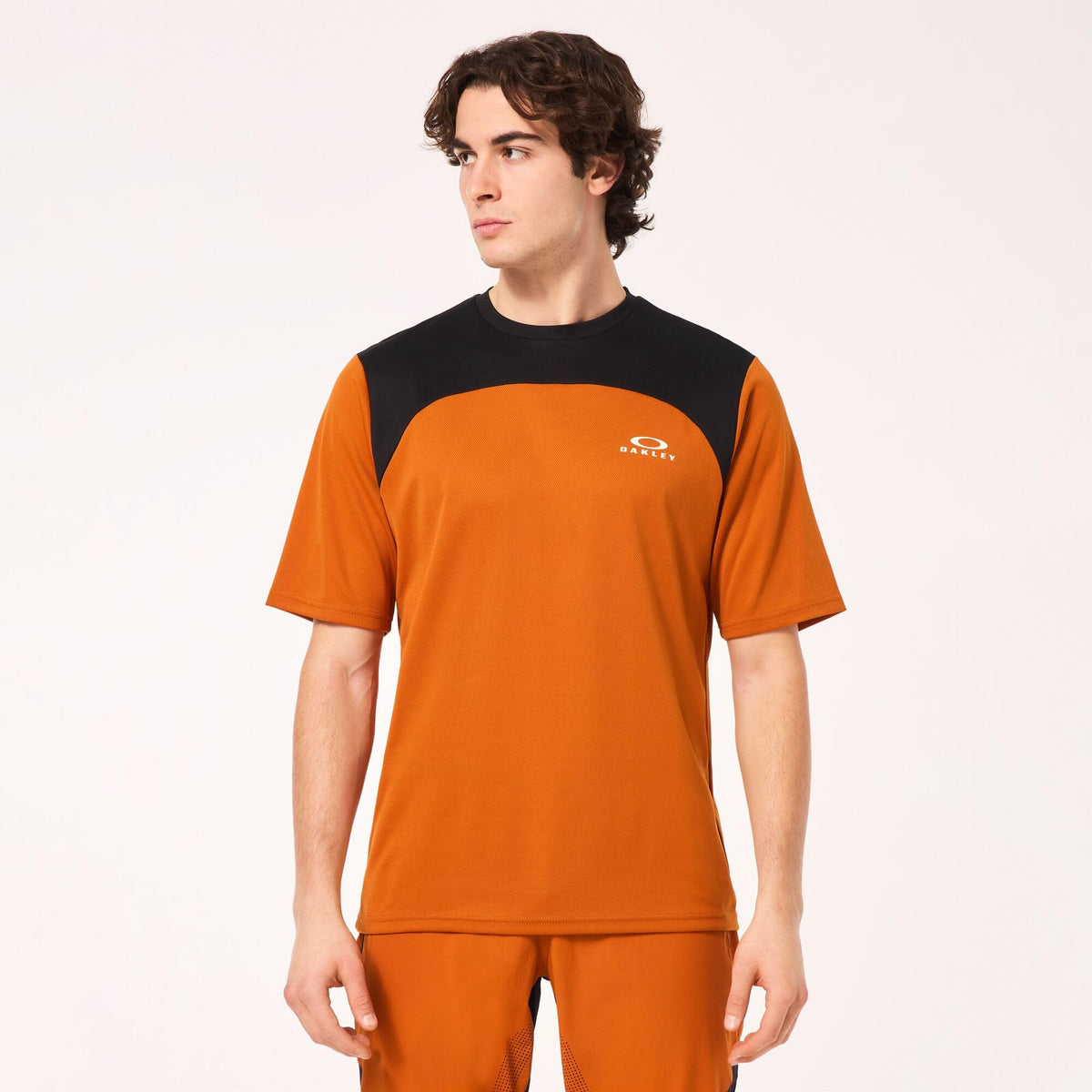 Oakley Free Ride jersey drop-tail hem close-up for extra coverage