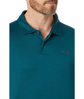 Oakley Icon TN Protect RC Polo close-up highlighting odor-protecting fabric.