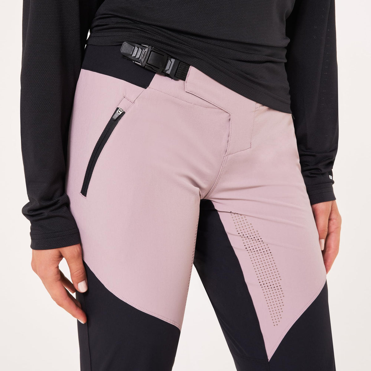 Oakley Seeker Airline Pant pockets with autolock for secure essentials