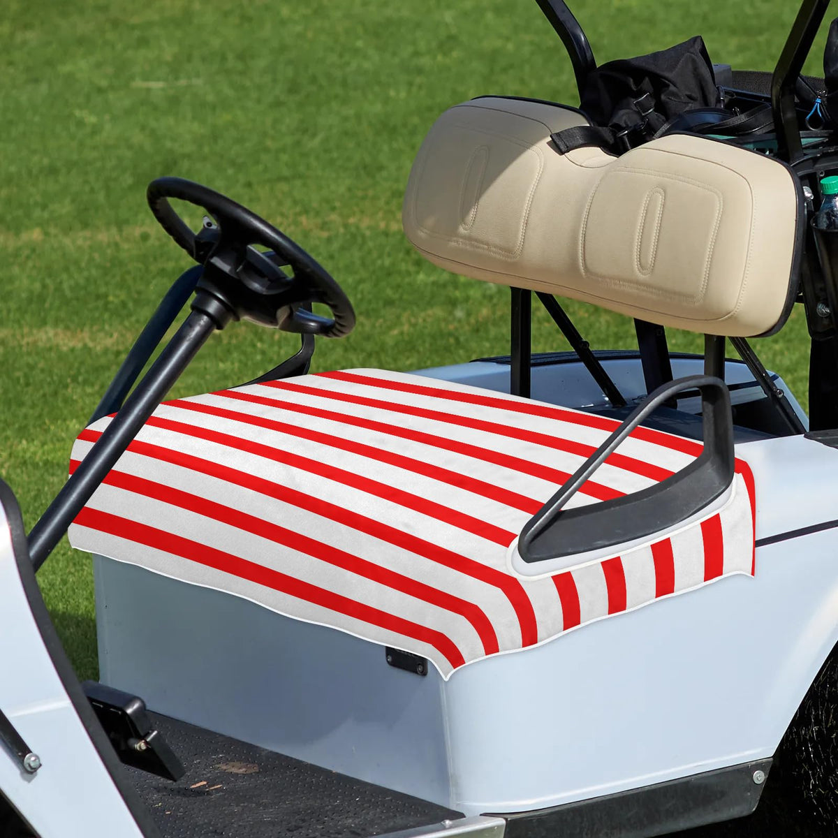 Obtravar easy-to-install seat cover reducing movement during rides
