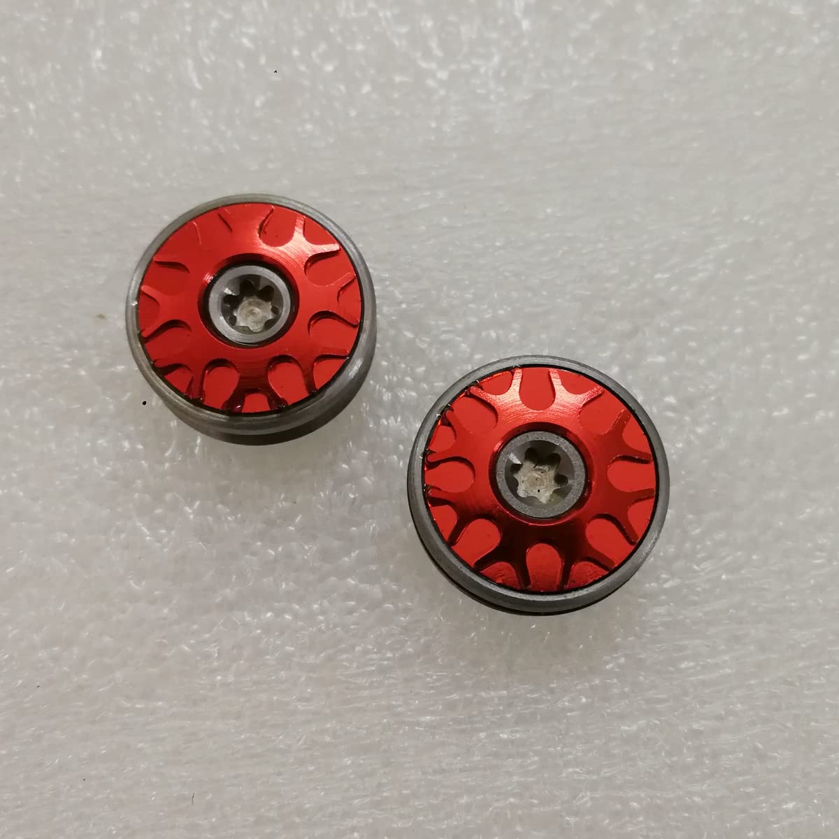 Red weight for Odyssey putters illustrates compatibility with Stroke Lab and O-Works lines.
