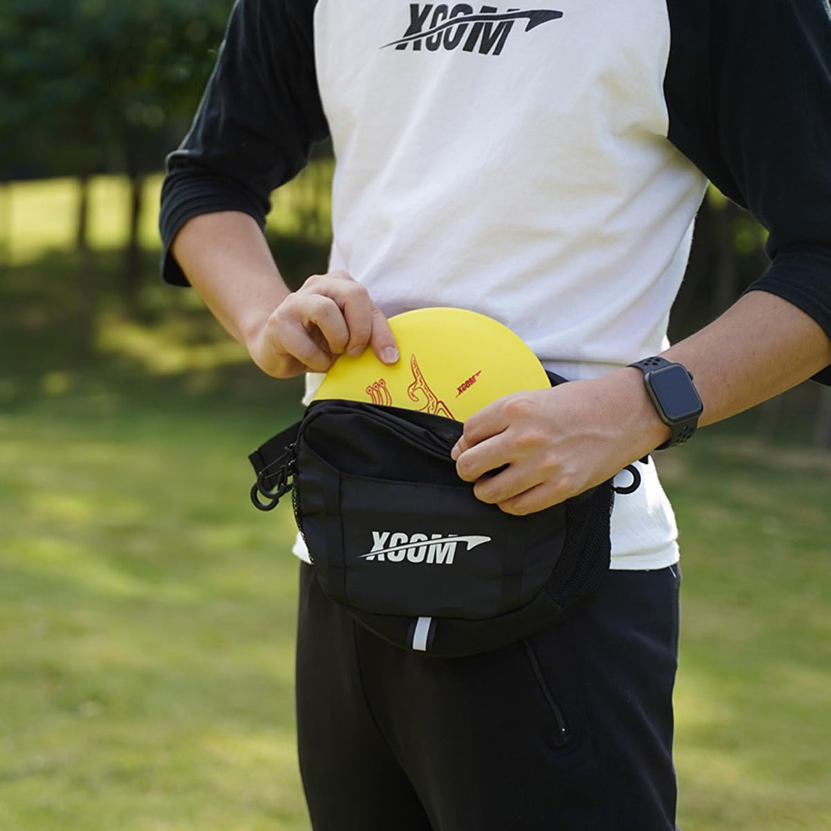 ONEATTACK disc golf starter bag in black offers versatile game-day use.
