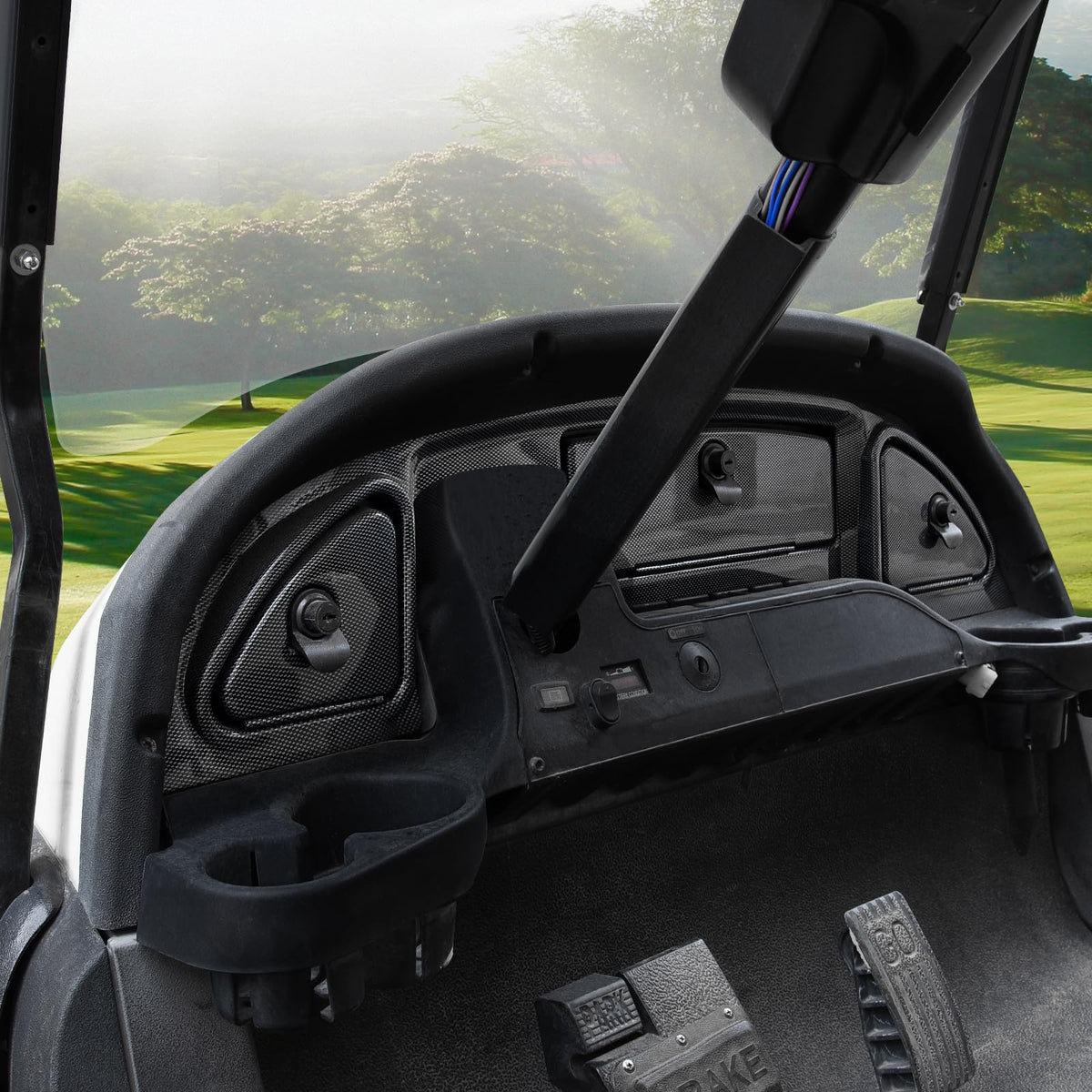 Orle Oko dash cover close-up showing durability and modern finish.