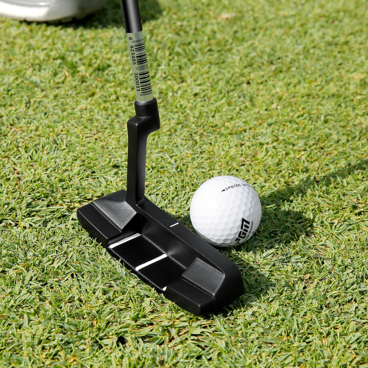 PGM Oversea beginner-friendly design helps develop your putting.