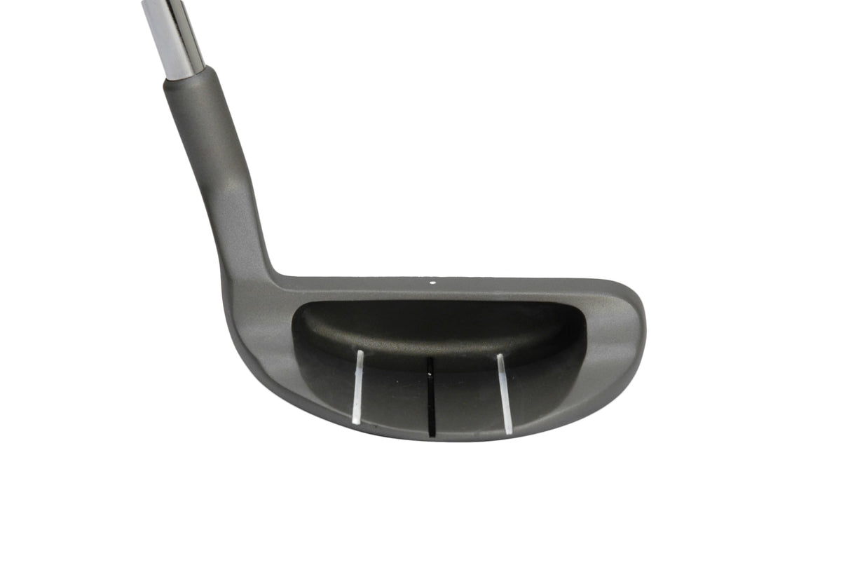 Pinemeadow Chipper turf-friendly sole reduces turf snag during shots.