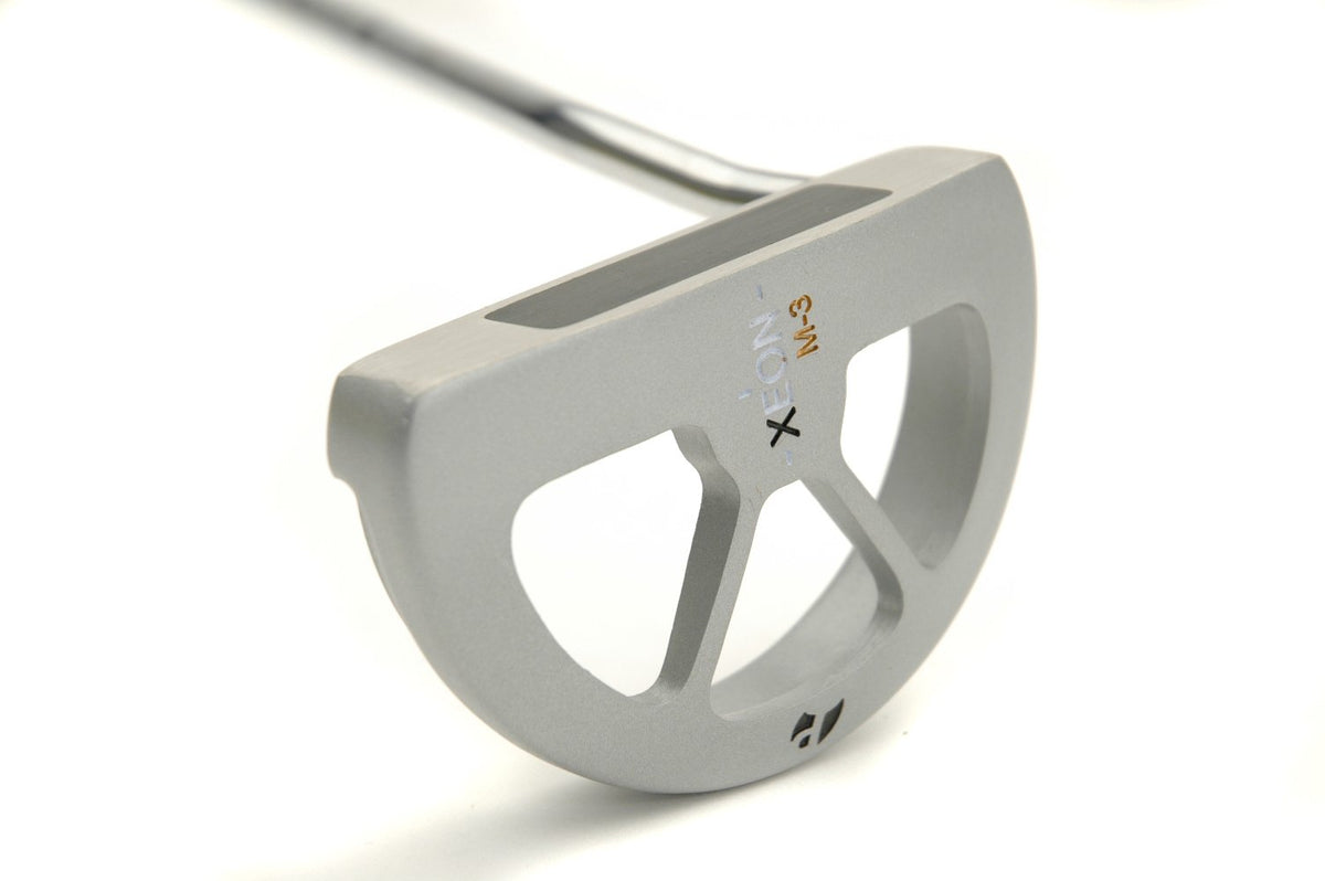 Pinemeadow Xeon M-3 putter alignment markings close up emphasize intuitive aiming.
