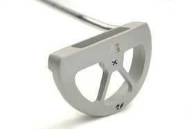 Pinemeadow Xeon M-3 putter alignment markings close up emphasize intuitive aiming.