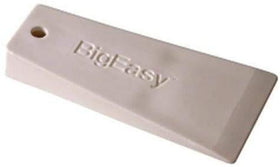 Pizety non-marring wedge material closeup showing plastic design that prevents marks.