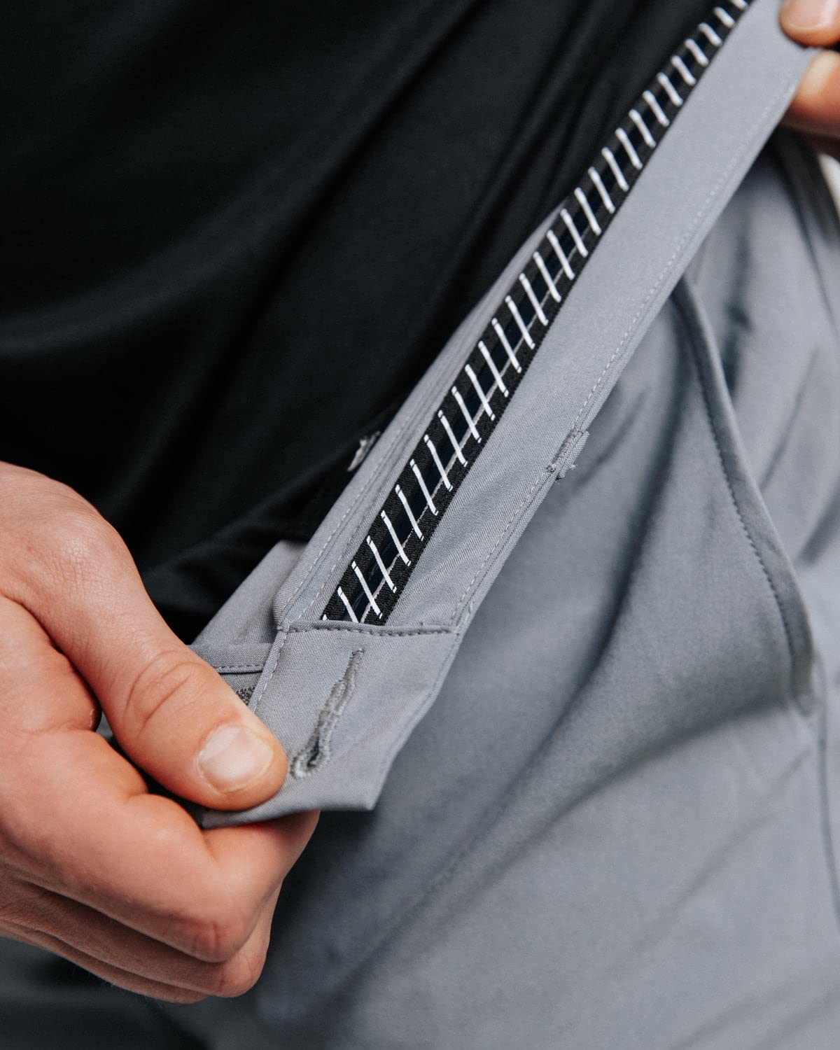 Primo Golf Jogger ankle elastic and zipper create a slim, adjustable fit.