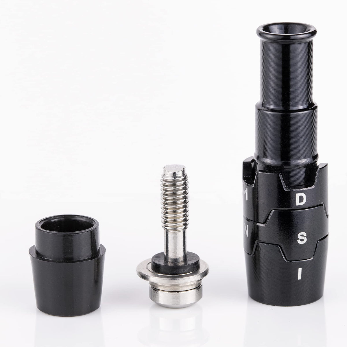 QUEEN3C adapter shown compatible with Callaway Quantum series for quick fitting.