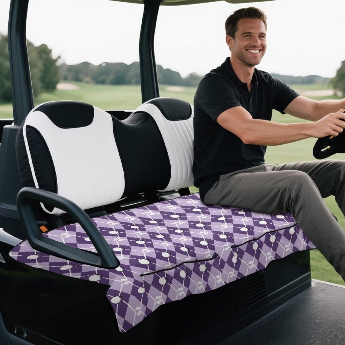 Rarucativ non-slip surface helps keep the cover in place.