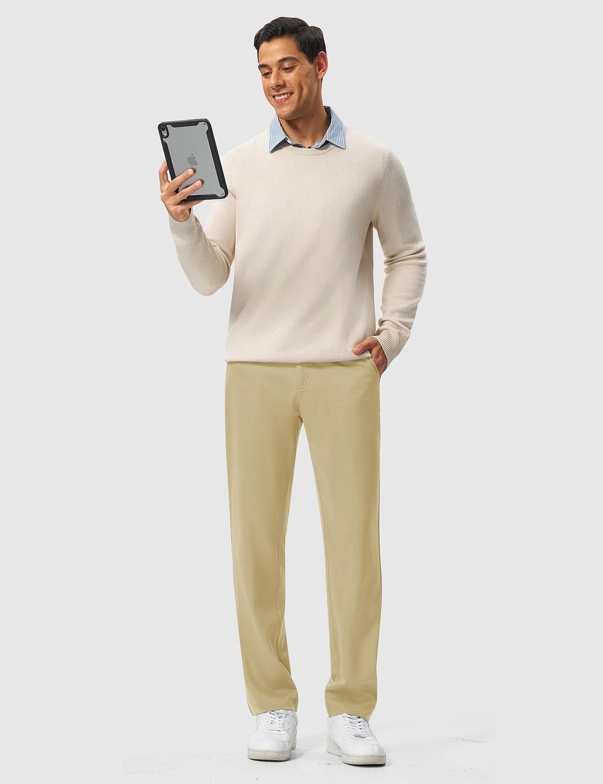 Rdruko men's golf pants in action show mobility on course