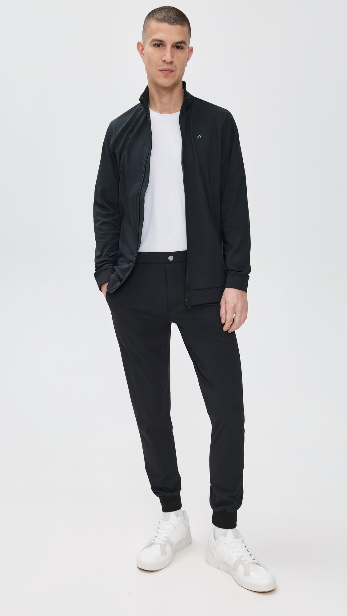 Redvanly Halliday jogger sleek silhouette enhances on-course style.