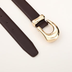 RISANTRY leather belt worn with jeans creates a polished casual look.