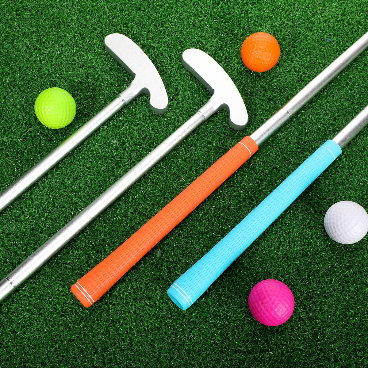 RoundFunny portable golf set emphasizes compact storage and easy transport