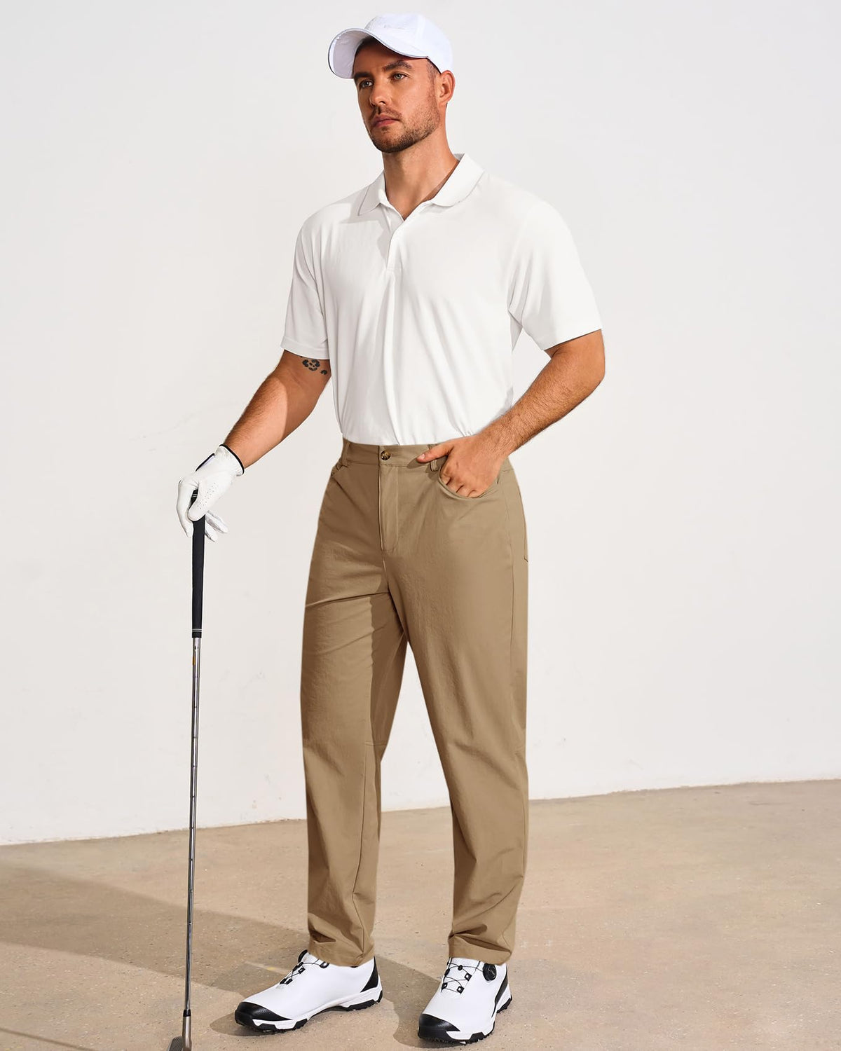 Runcati men's golf pants back pockets for secure storage.